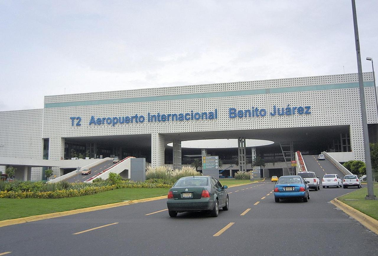 Izzzleep Aeropuerto Terminal 2 Hotel Mexico By Eksteriør billede