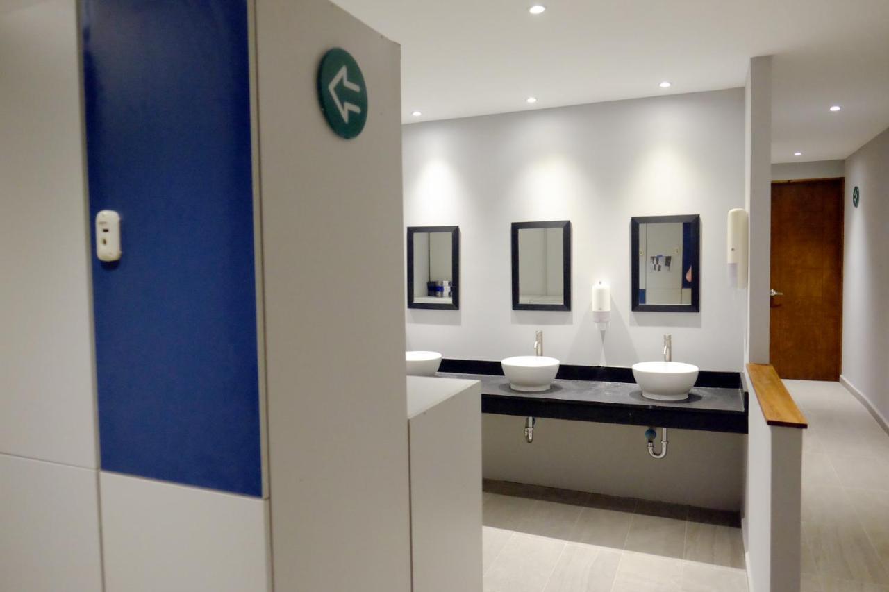 Izzzleep Aeropuerto Terminal 2 Hotel Mexico By Eksteriør billede